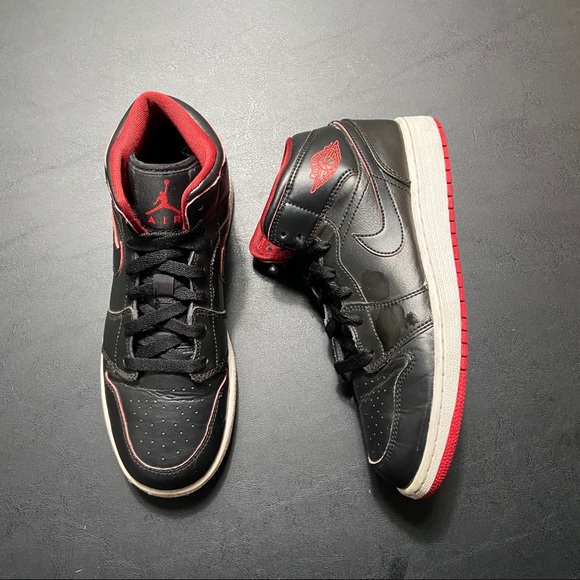 air jordan 1 retro mid black gym red